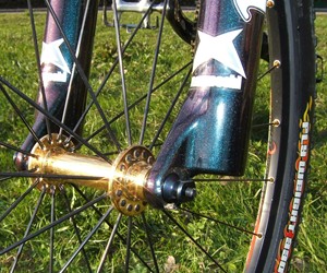 goldene Vorderradnabe, Bike in FlipFlopLack